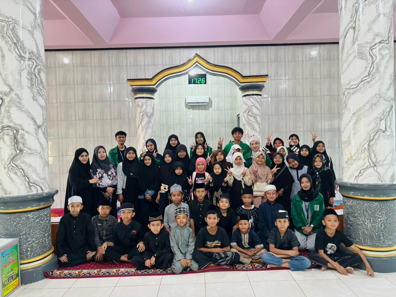 Senja Penuh Cahaya Ilmu: KKN UIN Alauddin Makassar Posko 4 Hidupkan Semangat Mengaji di TPA Masjid Nur Rahman Sungai Bialo